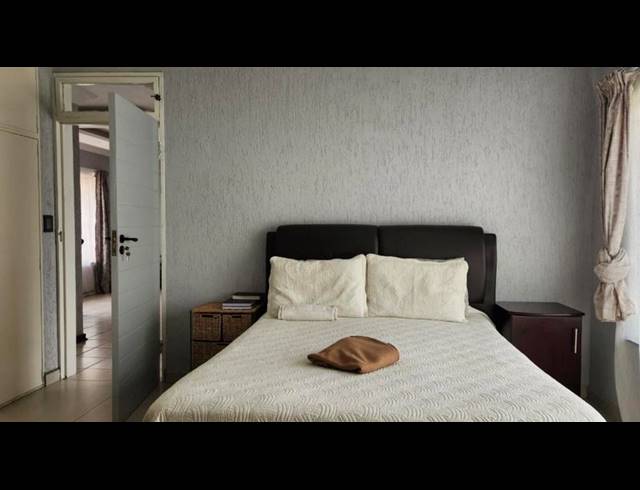 6 BEDROOM HOUSE FOR SALE IN GLEN MARAIS